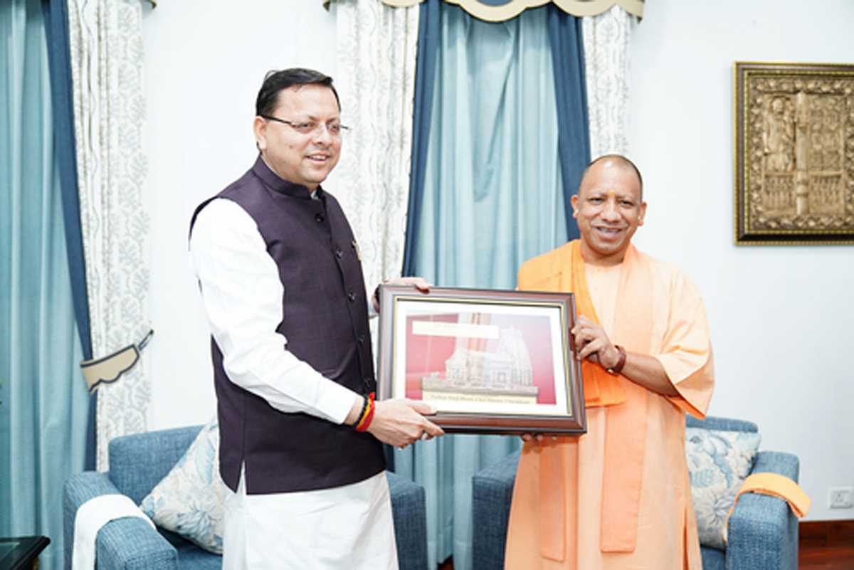 उत्तर प्रदेश के मुख्यमंत्री योगी का केदारनाथ दौरा रद्द, माणा गांव में सैनिकों से मिले उत्तर प्रदेश के मुख्यमंत्री योगी का केदारनाथ दौरा रद्द, माणा गांव में सैनिकों से मिले